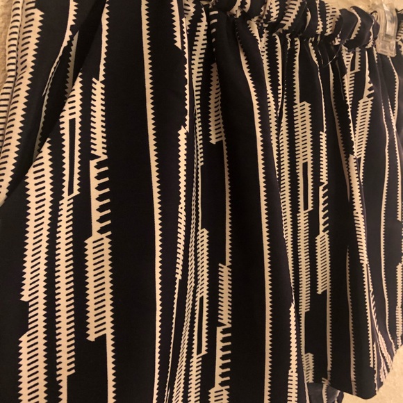 Tyche Boutique Contemporary Shorts - Picture 2 of 5